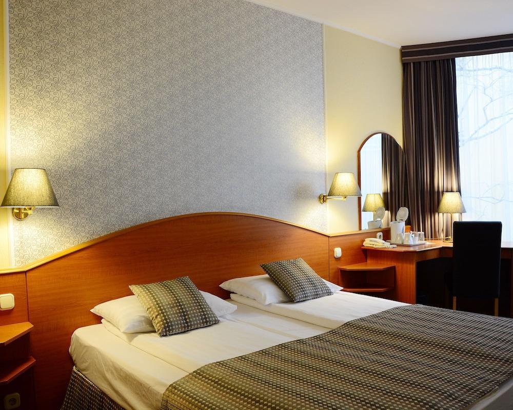 Hotel Orion Varkert Budapest Exterior photo